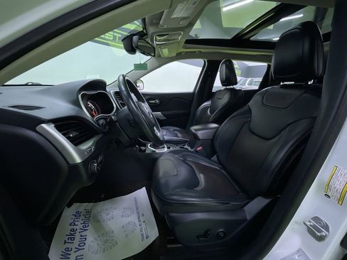 Used 2017 Jeep Cherokee Limited image 18