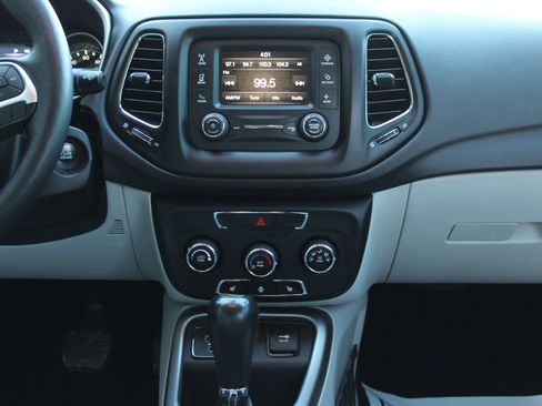 Used 2018 Jeep Compass Latitude w/ Cold Weather Group image 21