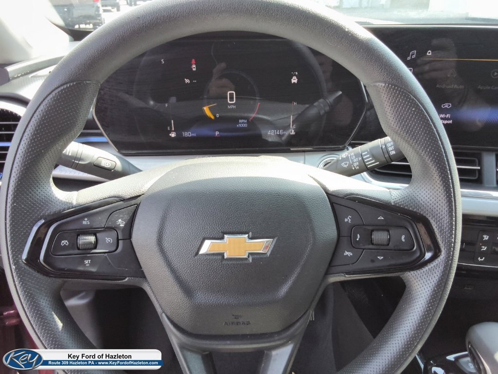 Used 2025 Chevrolet Trax LT FWD image 26