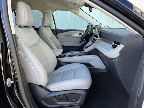 Used 2026 Ford Explorer Active w/ Active Comfort Package RWD image 25