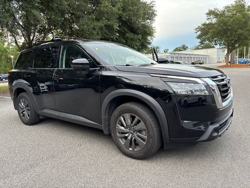 Used 2023 Nissan Pathfinder SV FWD image 1