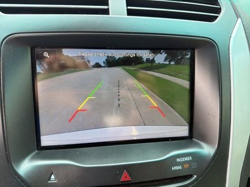 Used 2015 Ford Explorer XLT w/ Equipment Group 202B FWD image 13