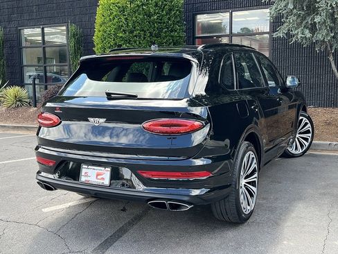 Used 2023 Bentley Bentayga image 12