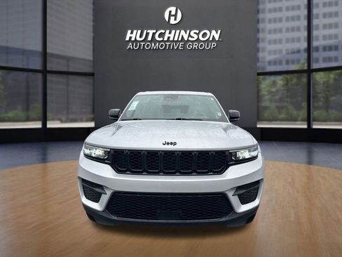 Used 2024 Jeep Grand Cherokee Altitude image 8