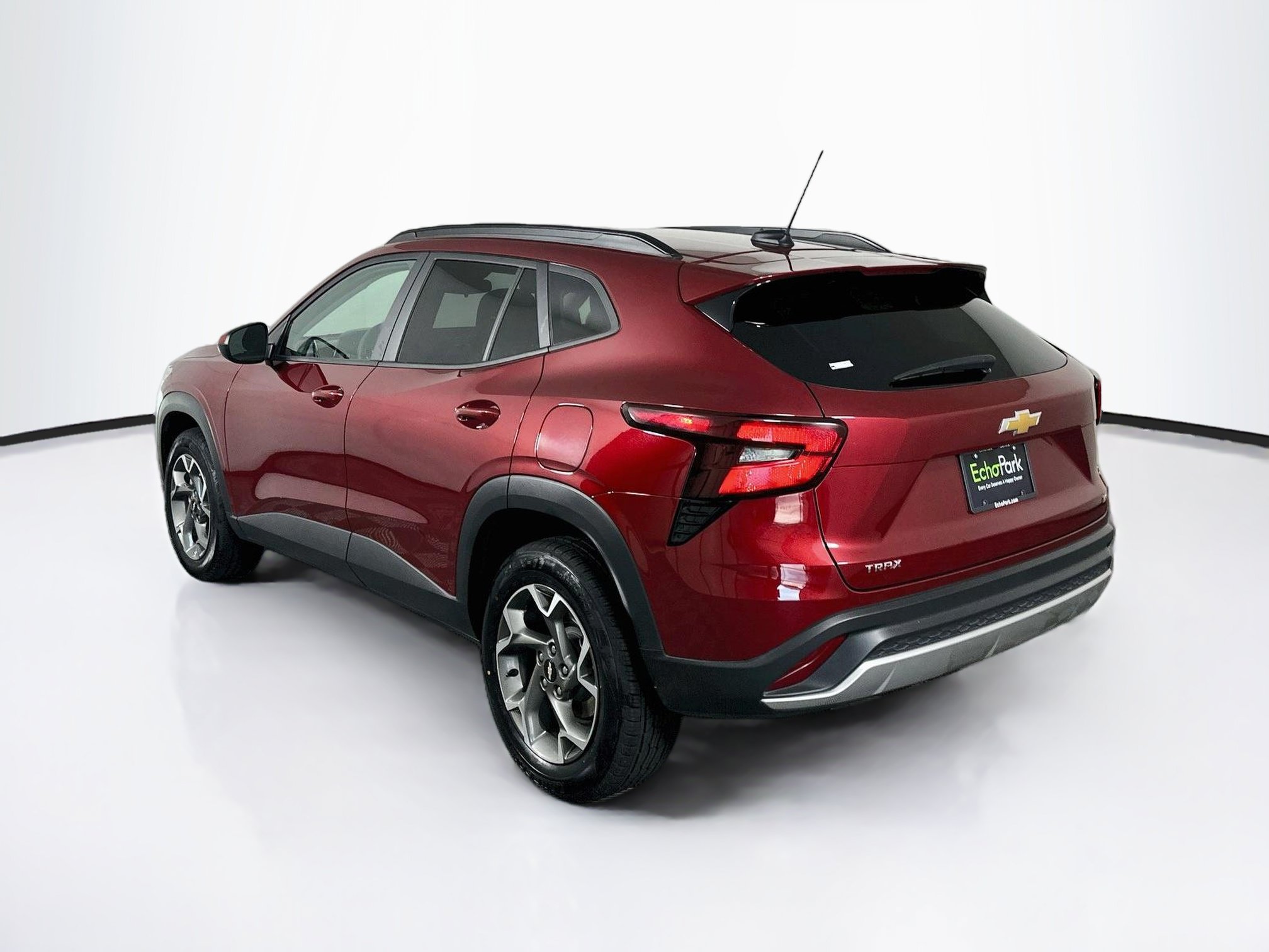 Used 2025 Chevrolet Trax LT FWD image 5