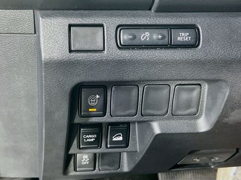 Used 2023 Nissan Frontier SV w/ Technology Package AWD/4WD image 10