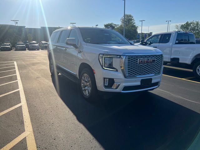 Used 2023 GMC Yukon XL Denali AWD/4WD image 1