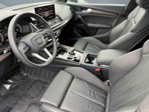 Used 2025 Audi Q5 e Premium Plus w/ Premium Plus Package image 4