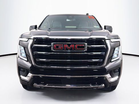 Used 2025 GMC Yukon XL Elevation image 3