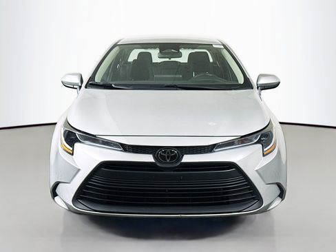 Used 2024 Toyota Corolla LE image 2