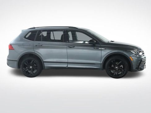 Used 2023 Volkswagen Tiguan SE R-Line FWD image 11