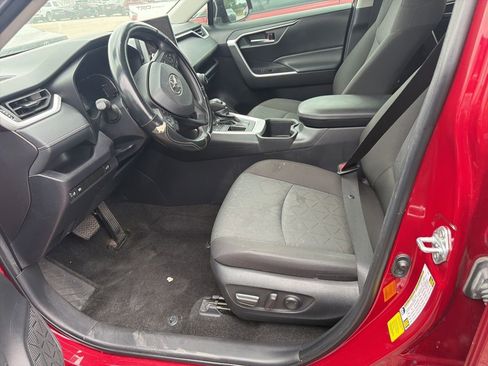 Used 2024 Toyota RAV4 XLE w/ Convenience Package FWD image 10