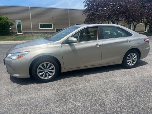 Used 2016 Toyota Camry LE FWD image 3