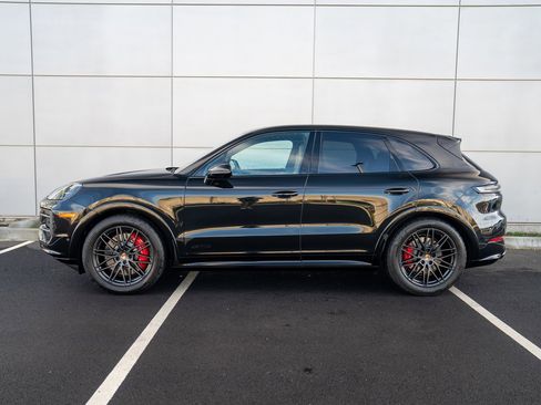 New 2026 Porsche Cayenne GTS image 2