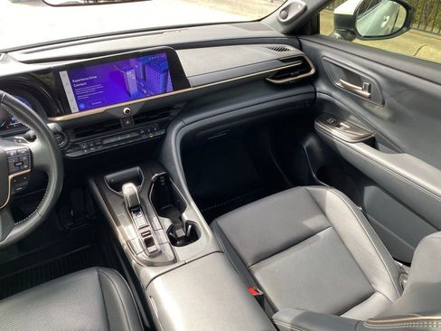 Used 2025 Toyota Crown Platinum image 36