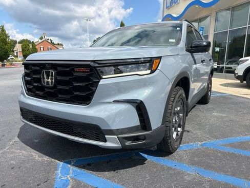 Certified 2025 Honda Pilot TrailSport image 2