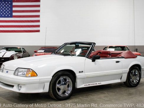 Used 1990 Ford Mustang GT image 1