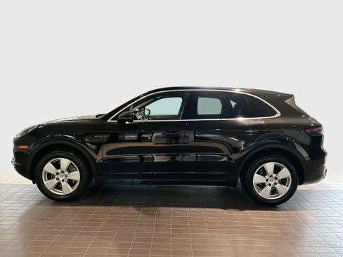 Certified 2022 Porsche Cayenne image 2
