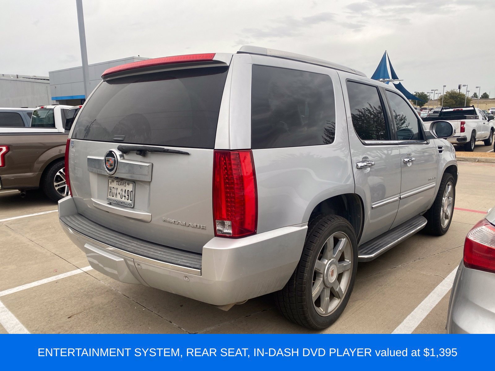 Used 2013 Cadillac Escalade Luxury RWD image 3