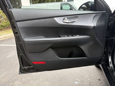 Used 2022 Kia Forte LXS w/ LXS Technology Package image 14