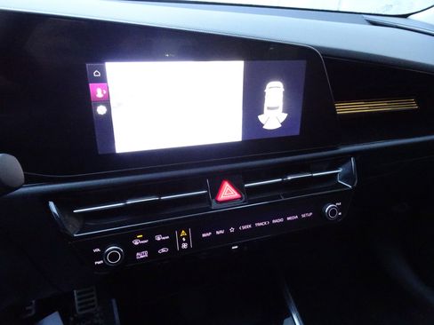 Used 2023 Kia Niro EX Touring image 14