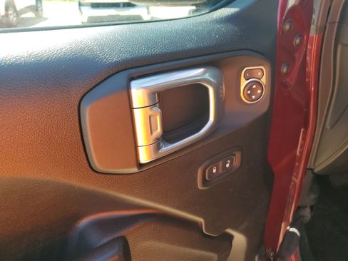 Used 2021 Jeep Gladiator Mojave w/ Cold Weather Group AWD/4WD image 29
