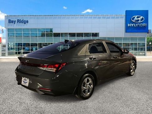 Used 2023 Hyundai Elantra SE image 4