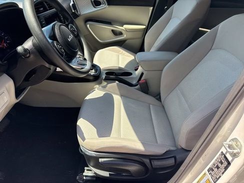 Used 2022 Kia Soul LX w/ Technology Package FWD image 10