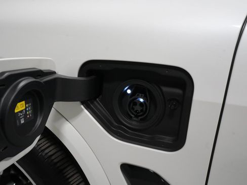 Certified 2025 BMW X5 xDrive50e w/ M Sport Package image 27