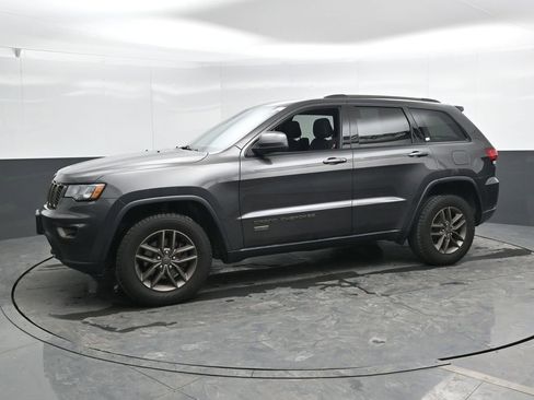 Used 2016 Jeep Grand Cherokee Laredo 75th Anniversary image 8