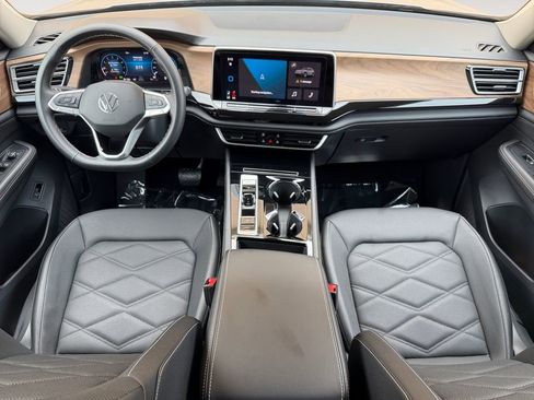 Used 2025 Volkswagen Atlas SE image 16