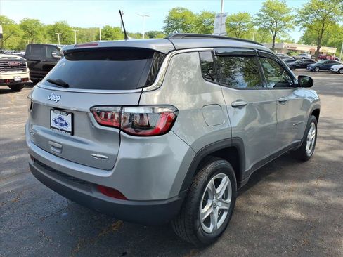 Used 2024 Jeep Compass Latitude AWD/4WD image 7