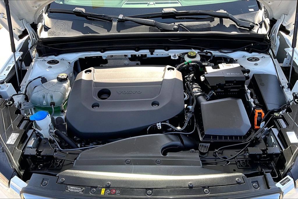 Used 2025 Volvo XC40 B5 Core AWD/4WD image 9