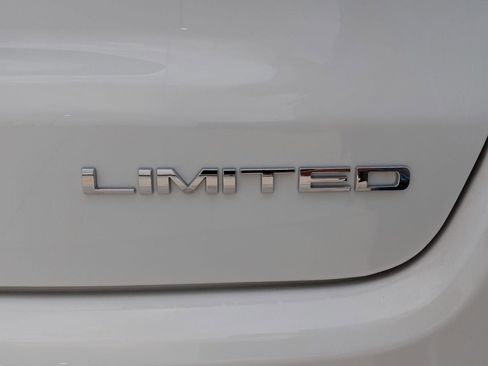 Used 2025 Jeep Compass Limited AWD/4WD image 19