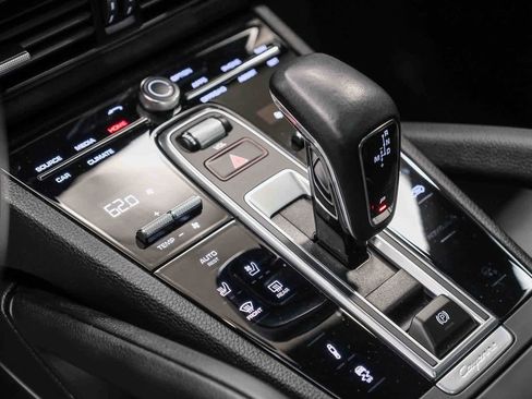 Used 2022 Porsche Cayenne Platinum Edition image 18