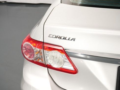 Used 2013 Toyota Corolla LE FWD image 18