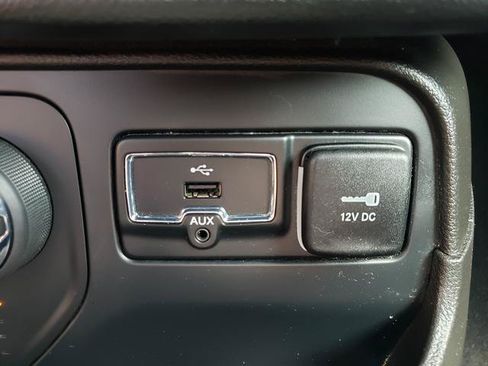 Used 2017 Jeep Renegade Latitude w/ Popular Equipment Group AWD/4WD image 20