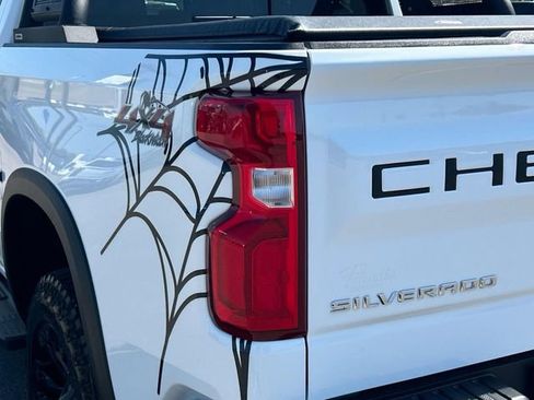 Used 2023 Chevrolet Silverado 1500 ZR2 w/ Technology Package AWD/4WD image 12