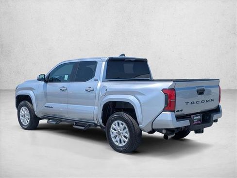 Certified 2025 Toyota Tacoma SR5 AWD/4WD image 8