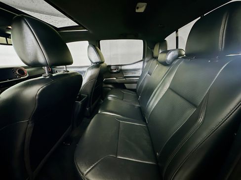 Used 2020 Toyota Tacoma Limited image 29