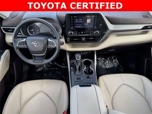 Certified 2022 Toyota Highlander XLE image 11