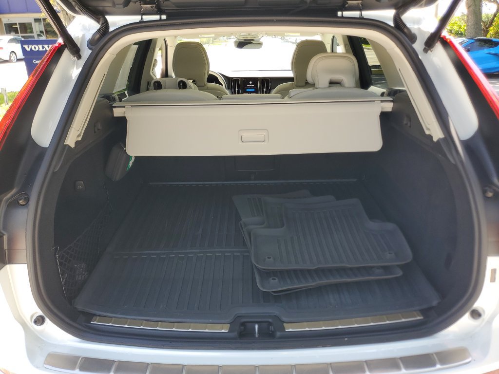 Certified 2024 Volvo XC60 T8 Plus w/ Protection Package Premier AWD/4WD image 9