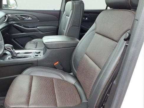Used 2024 Chevrolet Traverse High Country AWD/4WD image 19