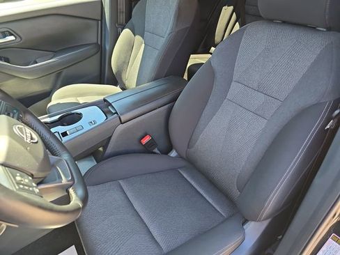 Used 2025 Nissan Rogue SV FWD image 20