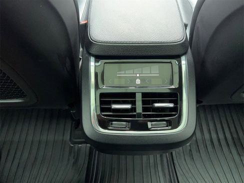 Used 2018 Volvo XC90 T5 Momentum w/ Convenience Package image 19