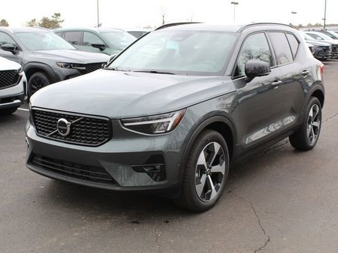 New 2026 Volvo XC40 B5 Plus w/ Climate Package AWD/4WD image 7