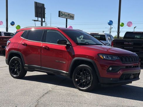 Used 2026 Jeep Compass Latitude AWD/4WD image 25