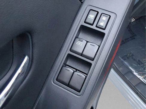 Used 2025 Nissan Frontier PRO-4X image 18