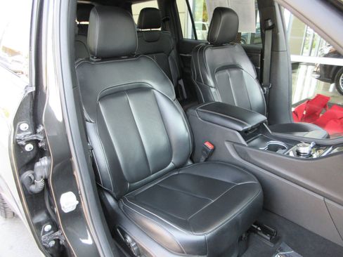 Used 2024 Jeep Grand Cherokee L Limited w/ Trailer Tow Package AWD/4WD image 27