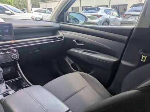 Used 2025 Hyundai Tucson SEL FWD image 17